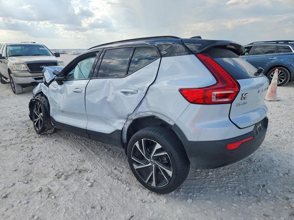 2021 VOLVO XC40 T5 R-DESIGN 2