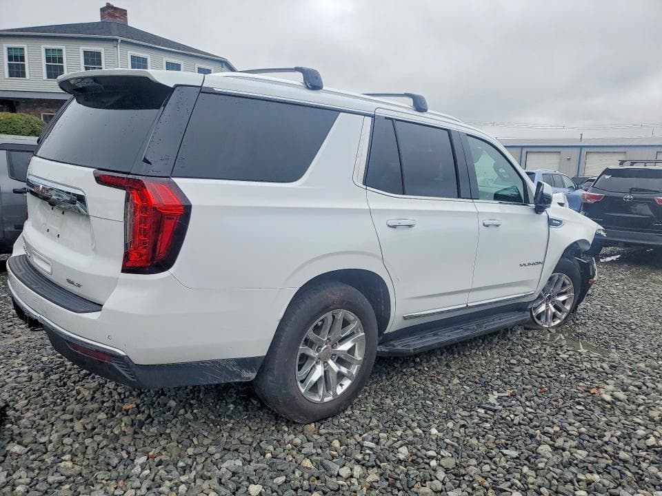2024 GMC YUKON SLT 3