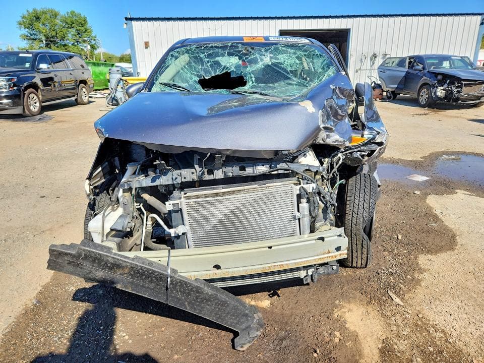 2019 NISSAN VERSA SV 5