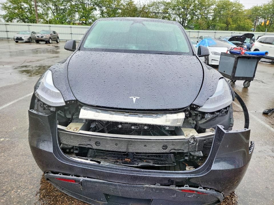 2025 TESLA MODEL Y 5