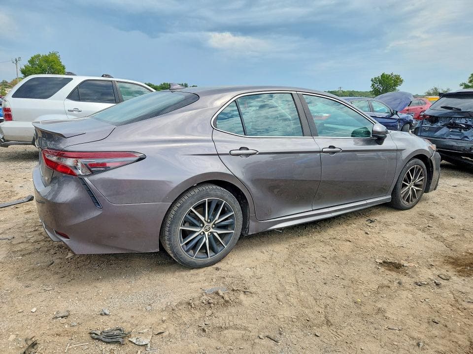 2021 TOYOTA CAMRY SE 3