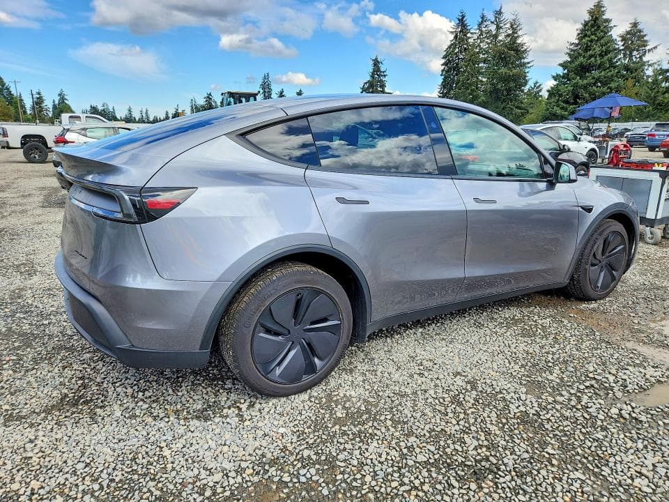 2026 TESLA MODEL Y 3