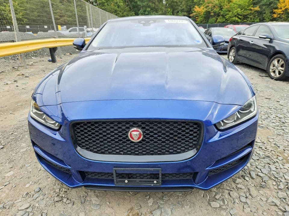 2017 JAGUAR XE PRESTIGE 5
