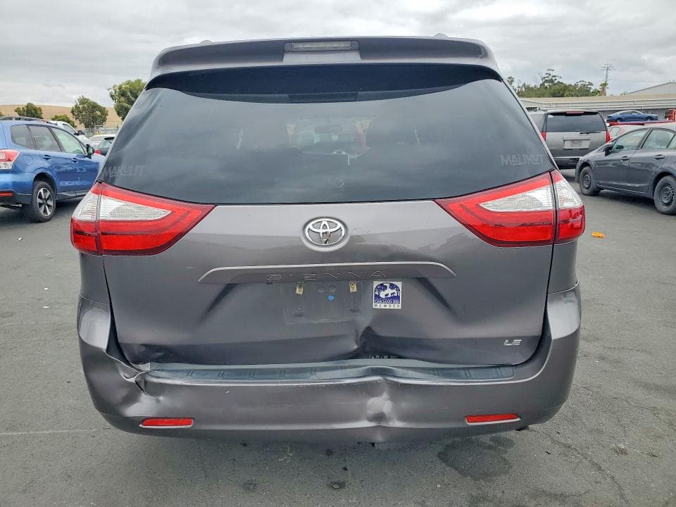 2017 TOYOTA SIENNA LE 6