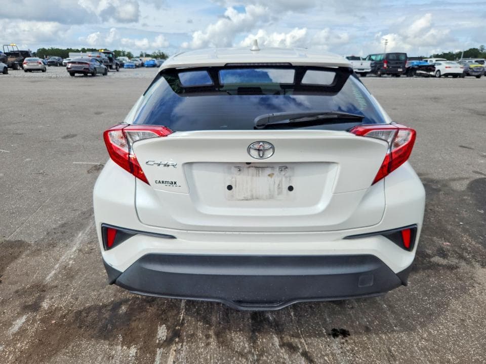 2020 TOYOTA C-HR XLE 6