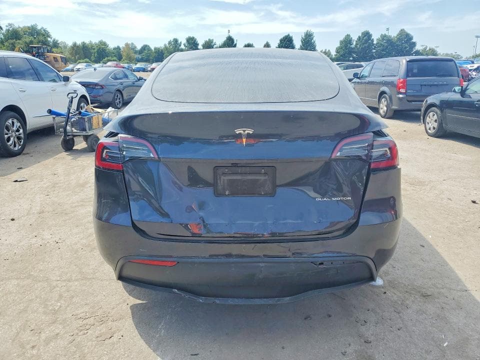 2024 TESLA MODEL Y 6