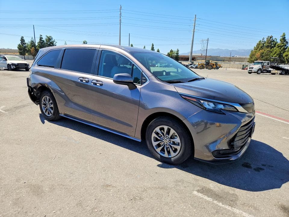 2024 TOYOTA SIENNA LE 4
