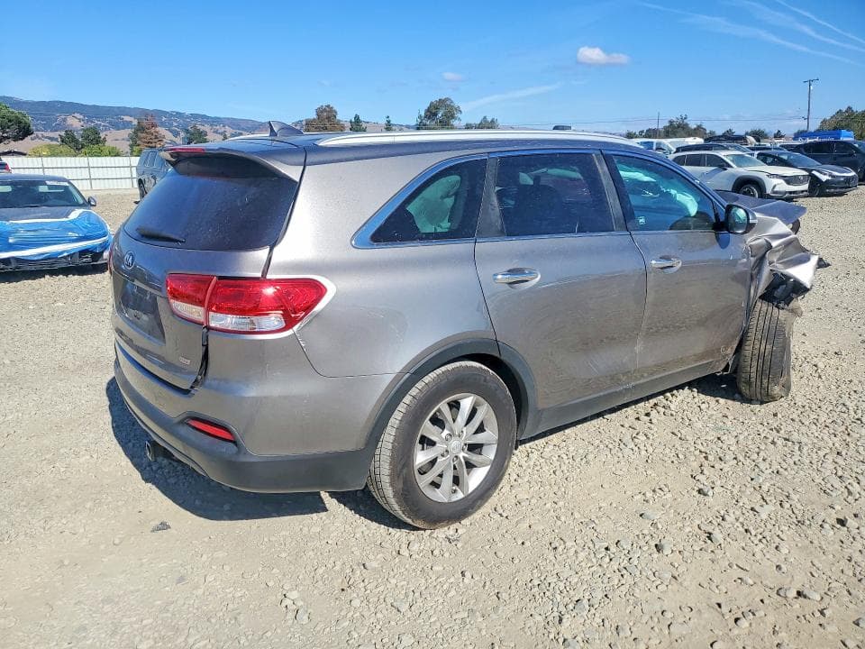 2017 KIA SORENTO LX 3