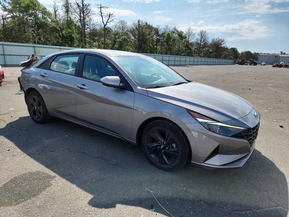 2022 HYUNDAI ELANTRA SEL 4