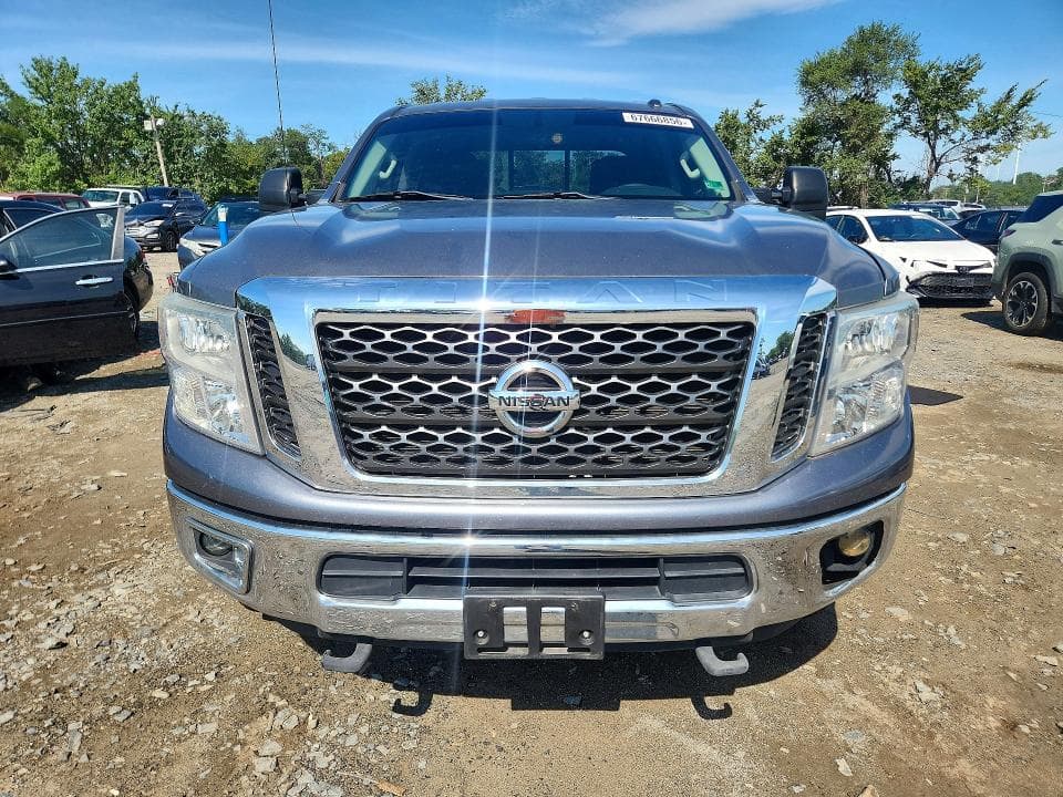 2017 NISSAN TITAN XD SV 5
