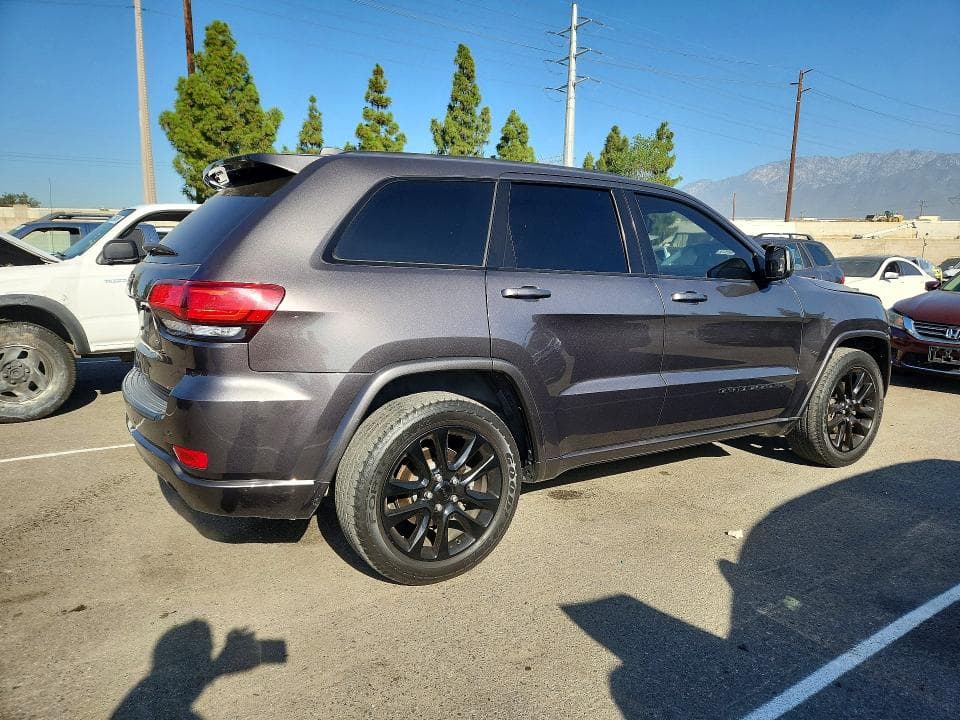 2019 JEEP GRAND CHEROKEE LAREDO 3