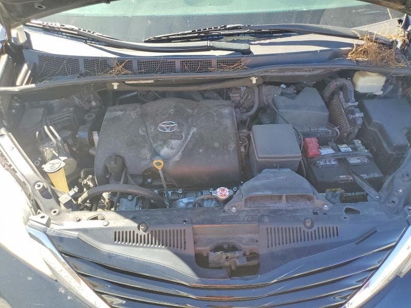 2017 TOYOTA SIENNA LE 12
