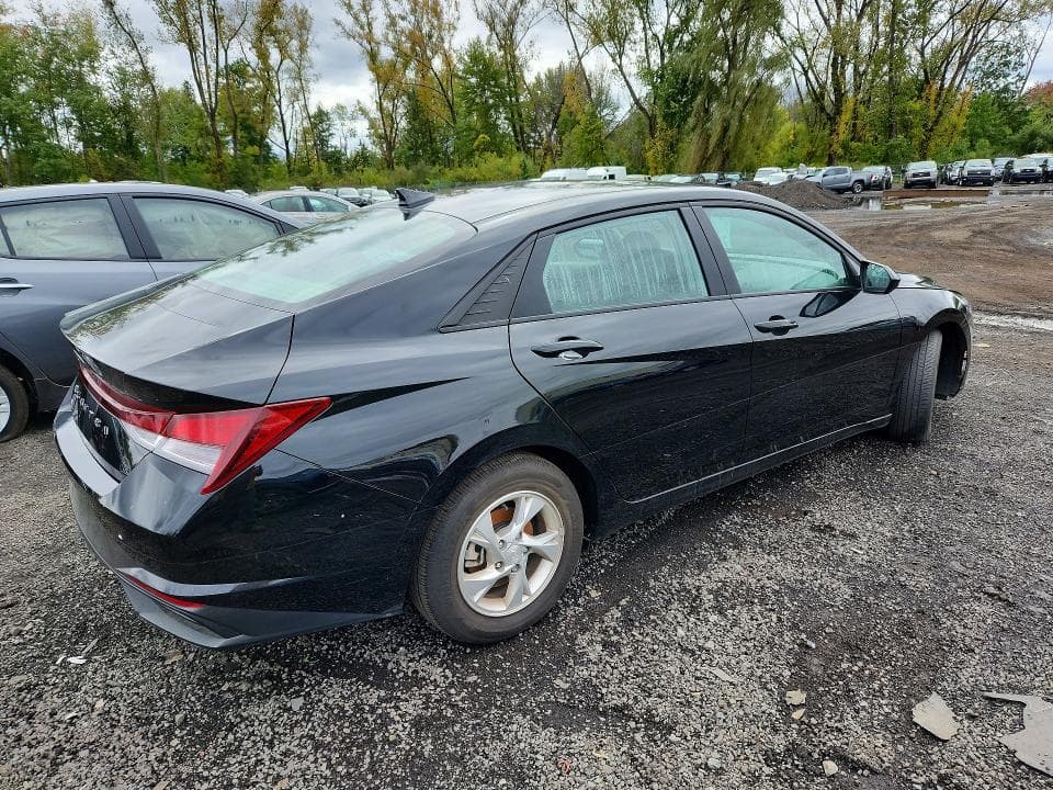2022 HYUNDAI ELANTRA SE 3