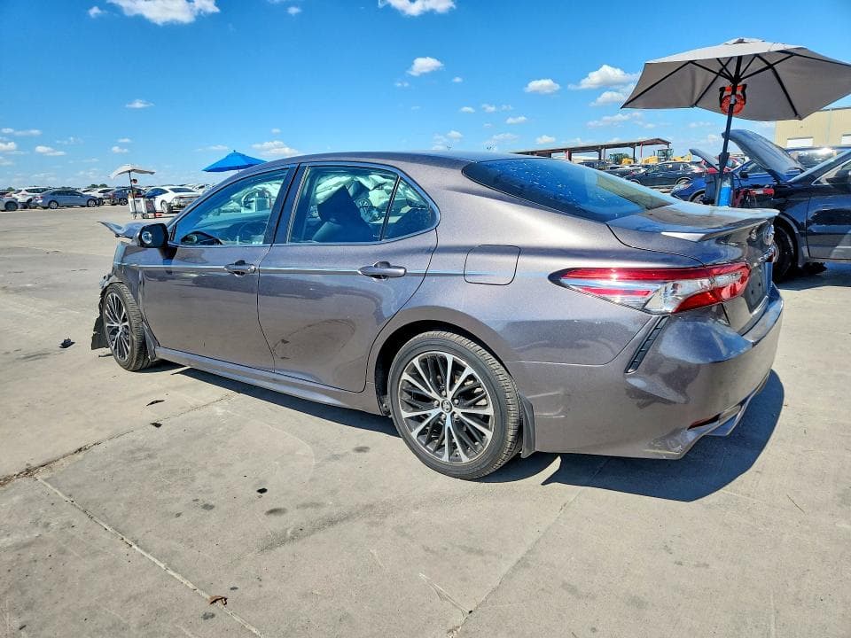 2018 TOYOTA CAMRY SE 2
