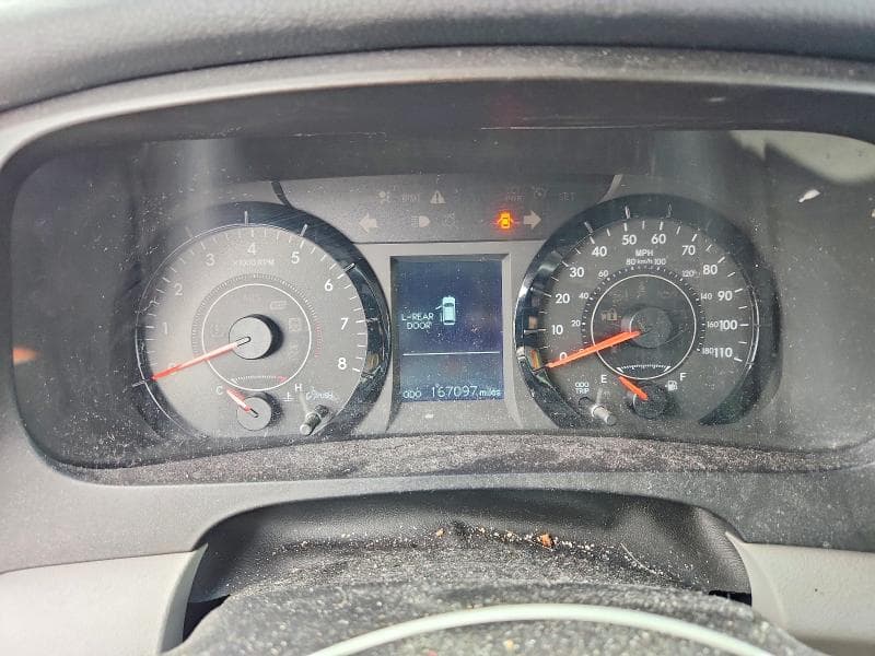 2017 TOYOTA SIENNA LE 9