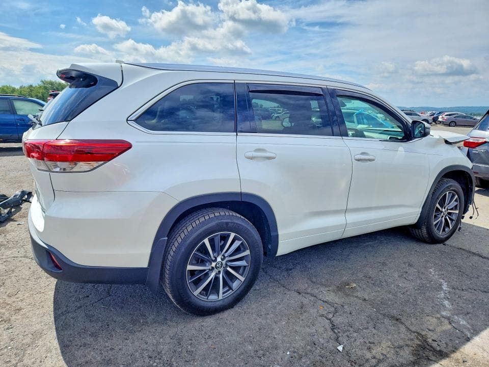 2017 TOYOTA HIGHLANDER XLE 3