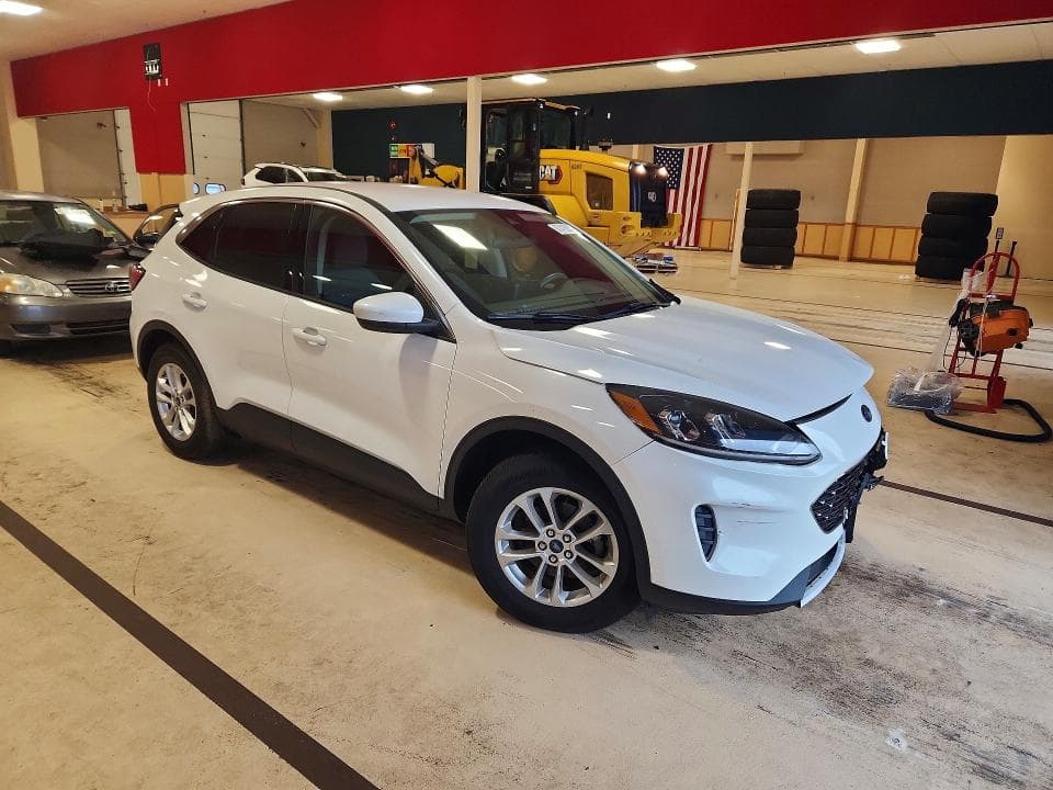 2020 FORD ESCAPE SE 4