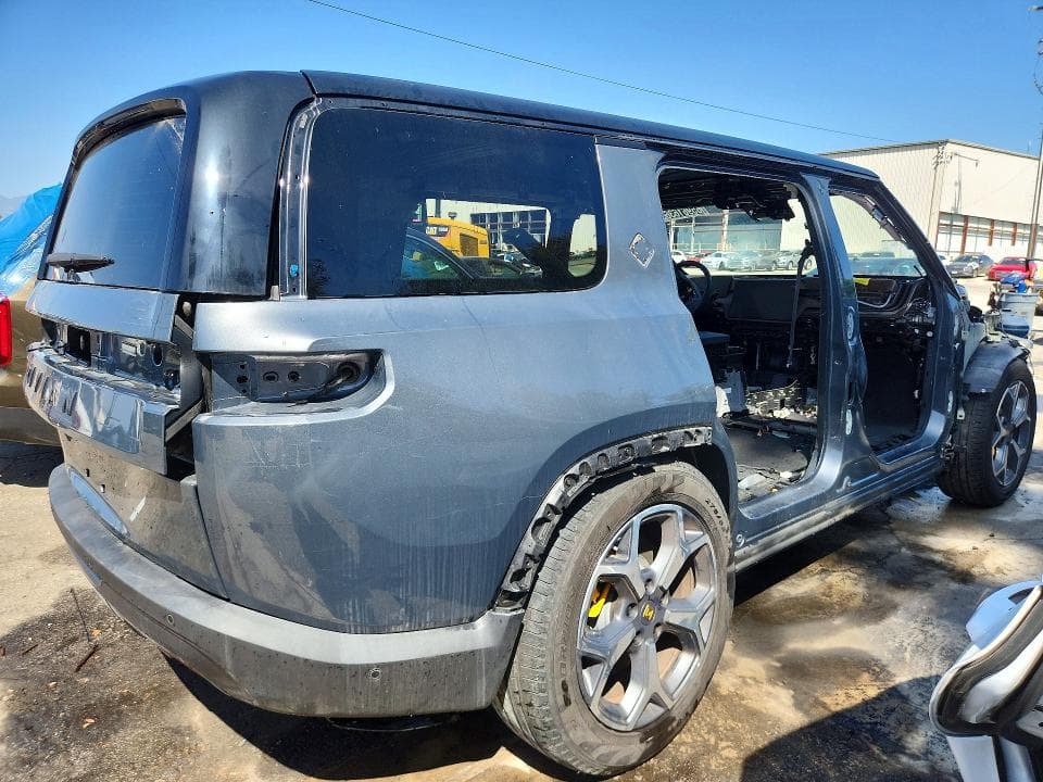 2025 RIVIAN R1S PREMIUM 3
