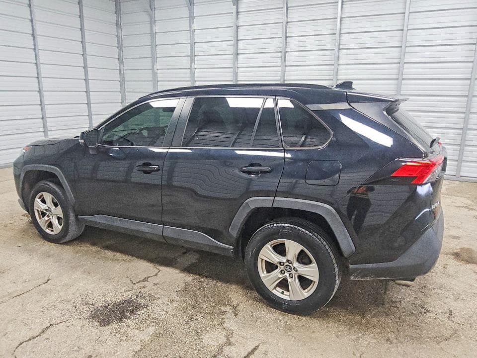 2021 TOYOTA RAV4 XLE 2