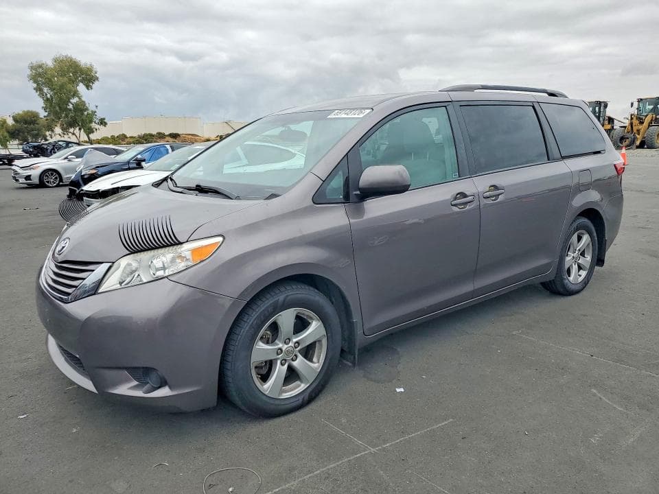 2017 TOYOTA SIENNA LE