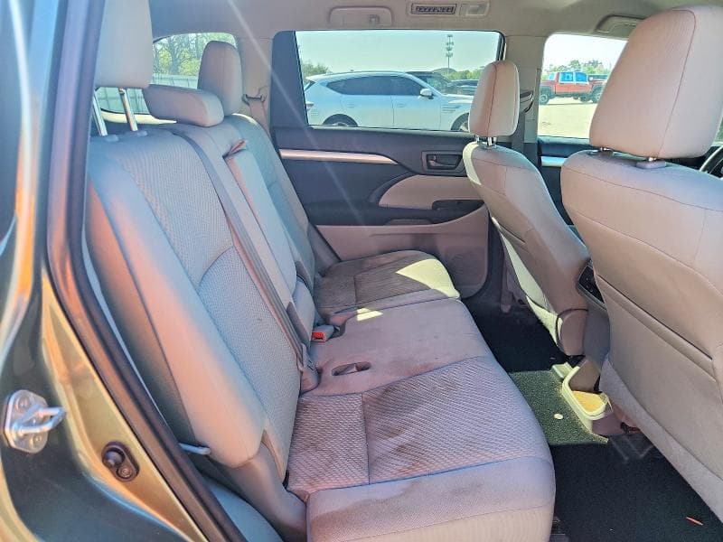 2017 TOYOTA HIGHLANDER LE 11