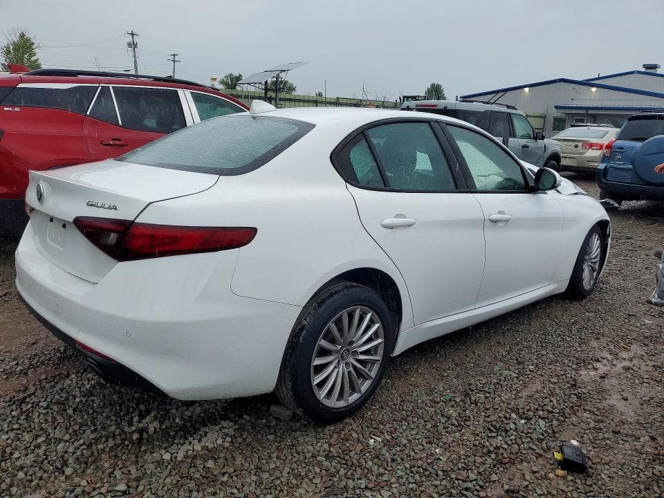 2022 ALFA ROMEO GIULIA 3