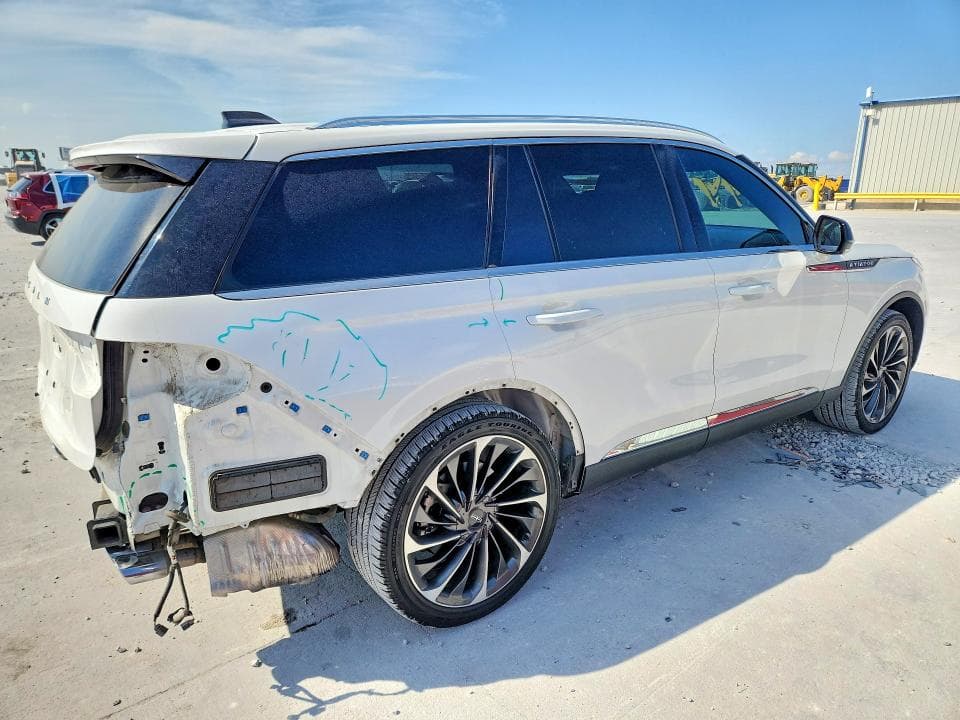 2025 LINCOLN AVIATOR RESERVE 3