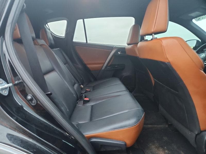 2017 TOYOTA RAV4 SE 11