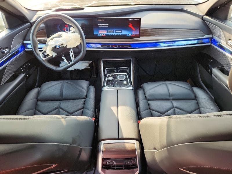 2025 BMW 740 XI 8