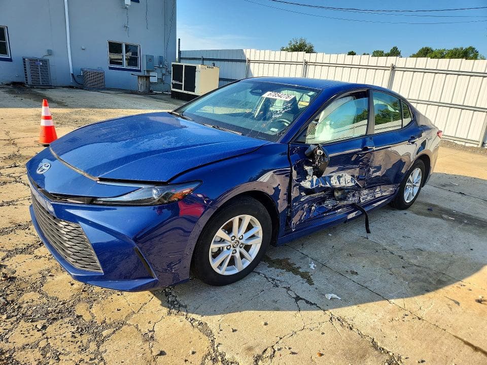 2025 TOYOTA CAMRY LE