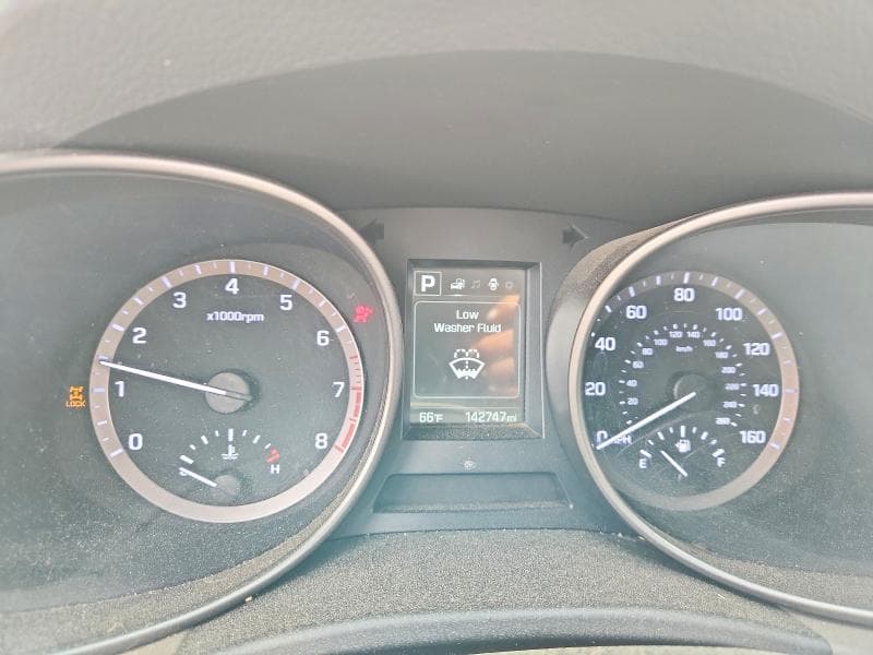 2017 HYUNDAI SANTA FE SE 9