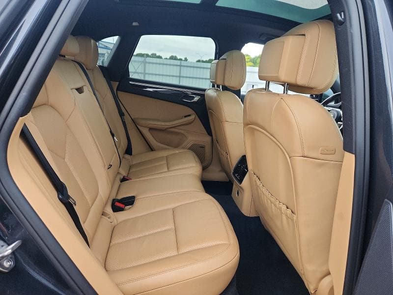 2018 PORSCHE MACAN 11