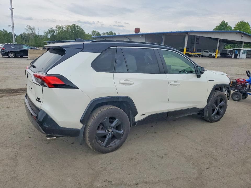 2020 TOYOTA RAV4 XSE 3