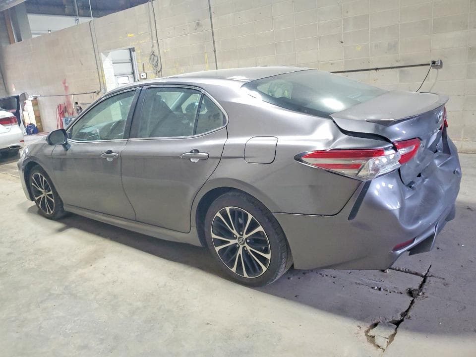 2018 TOYOTA CAMRY SE 2