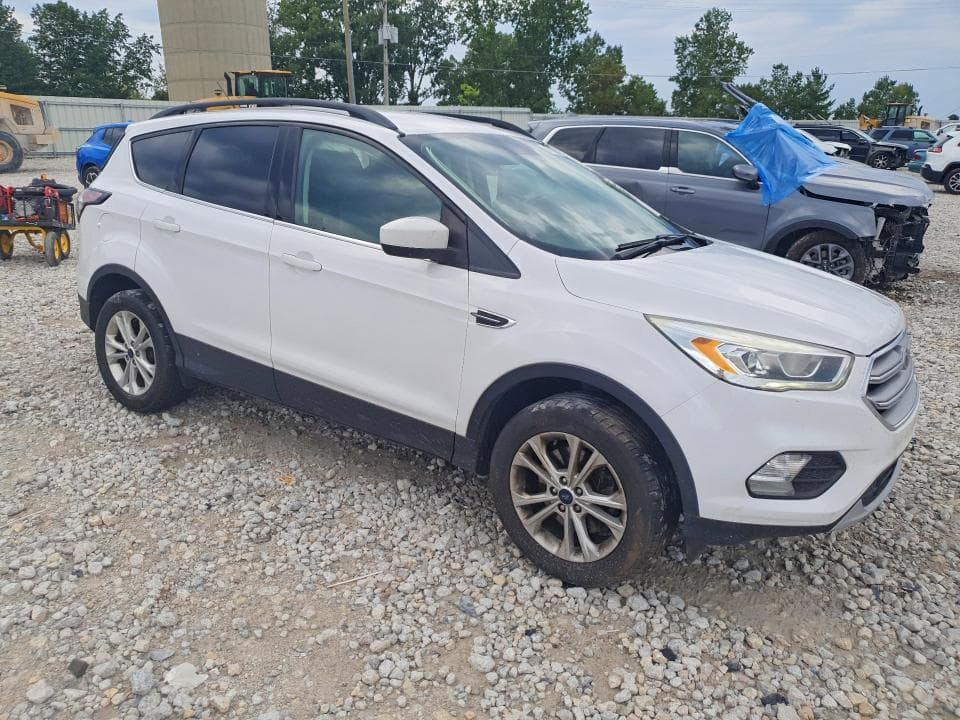 2017 FORD ESCAPE SE 4