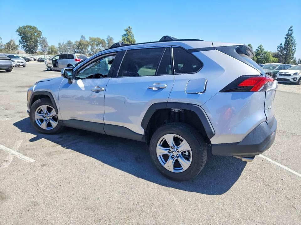 2023 TOYOTA RAV4 XLE 2