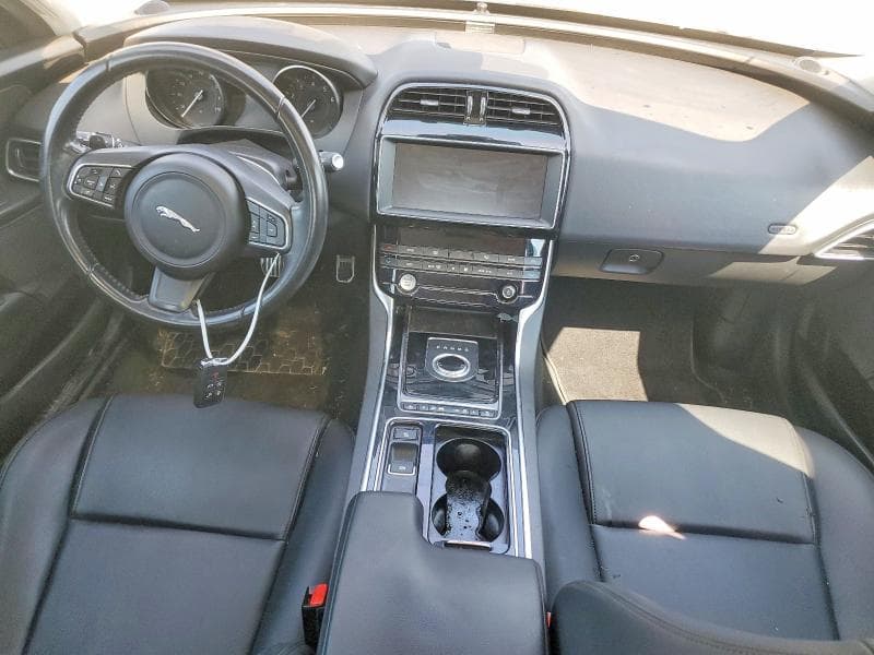 2019 JAGUAR XE 8