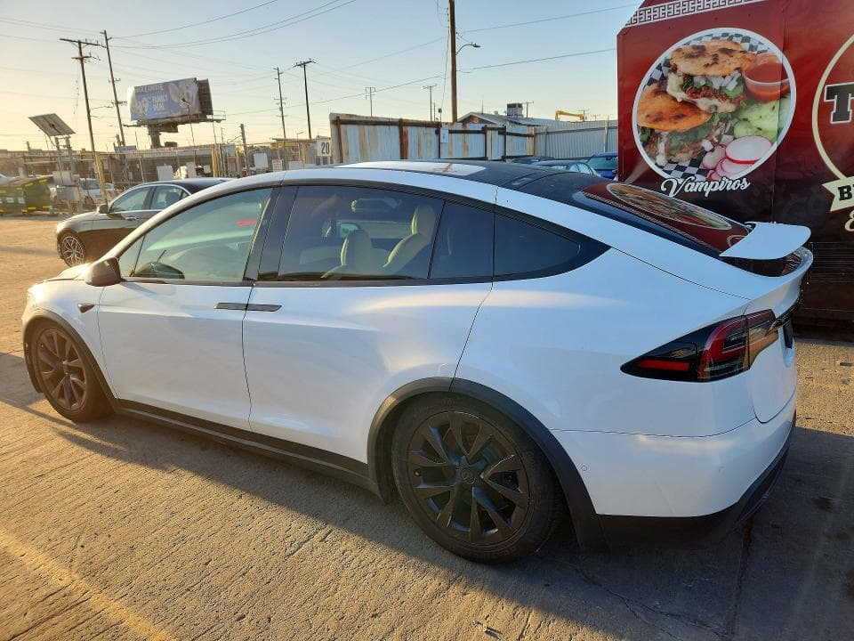 2022 TESLA MODEL X 2
