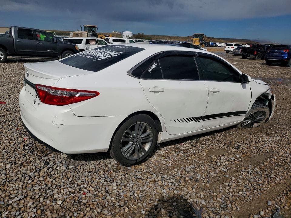 2017 TOYOTA CAMRY SE 3