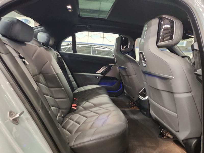 2026 BMW 740 XI 10