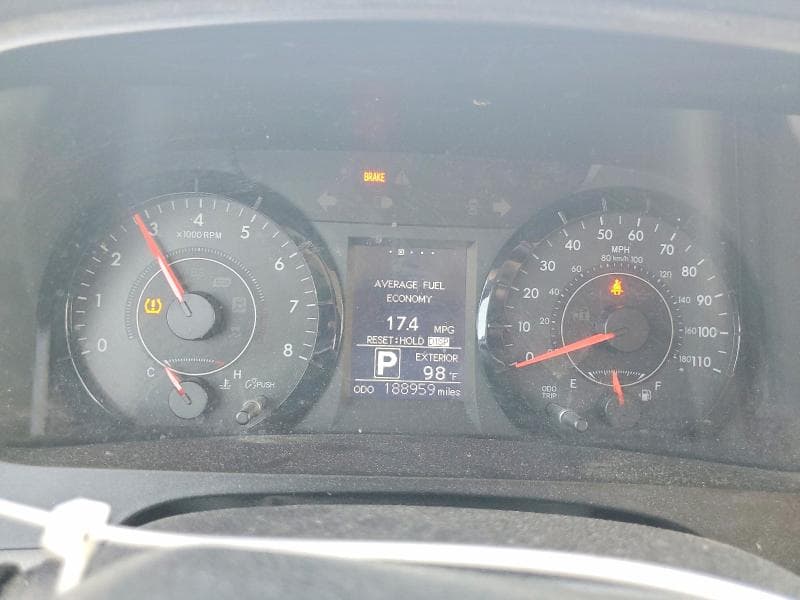 2017 TOYOTA SIENNA LE 9