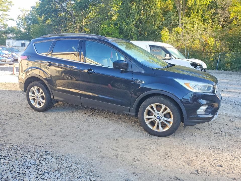 2017 FORD ESCAPE SE 4