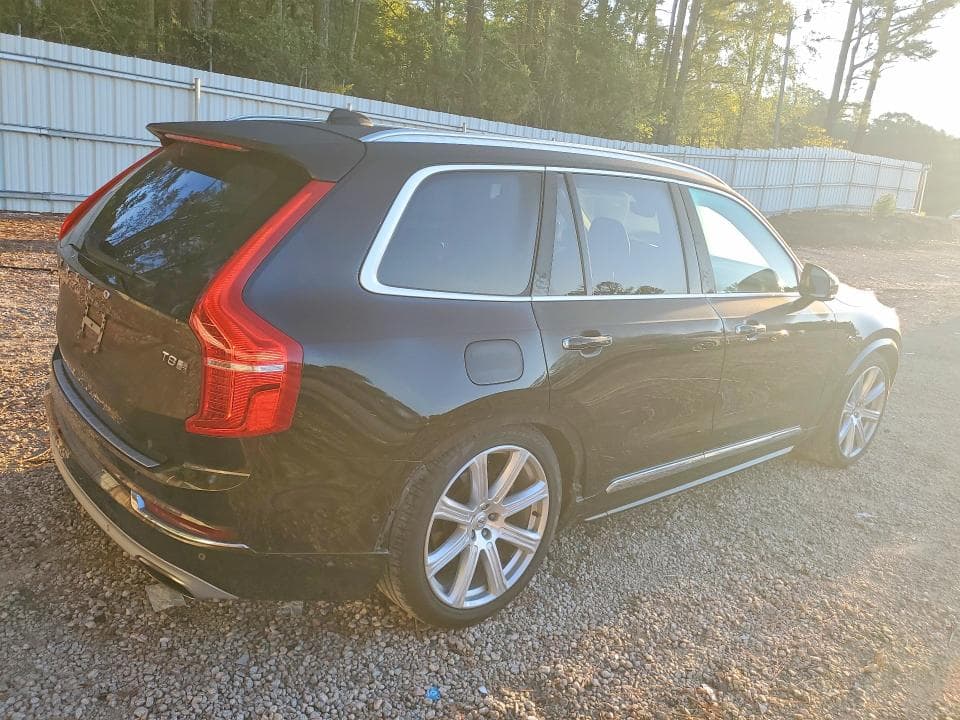 2017 VOLVO XC90 T8 3