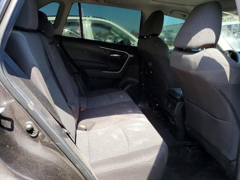 2021 TOYOTA RAV4 XLE 11