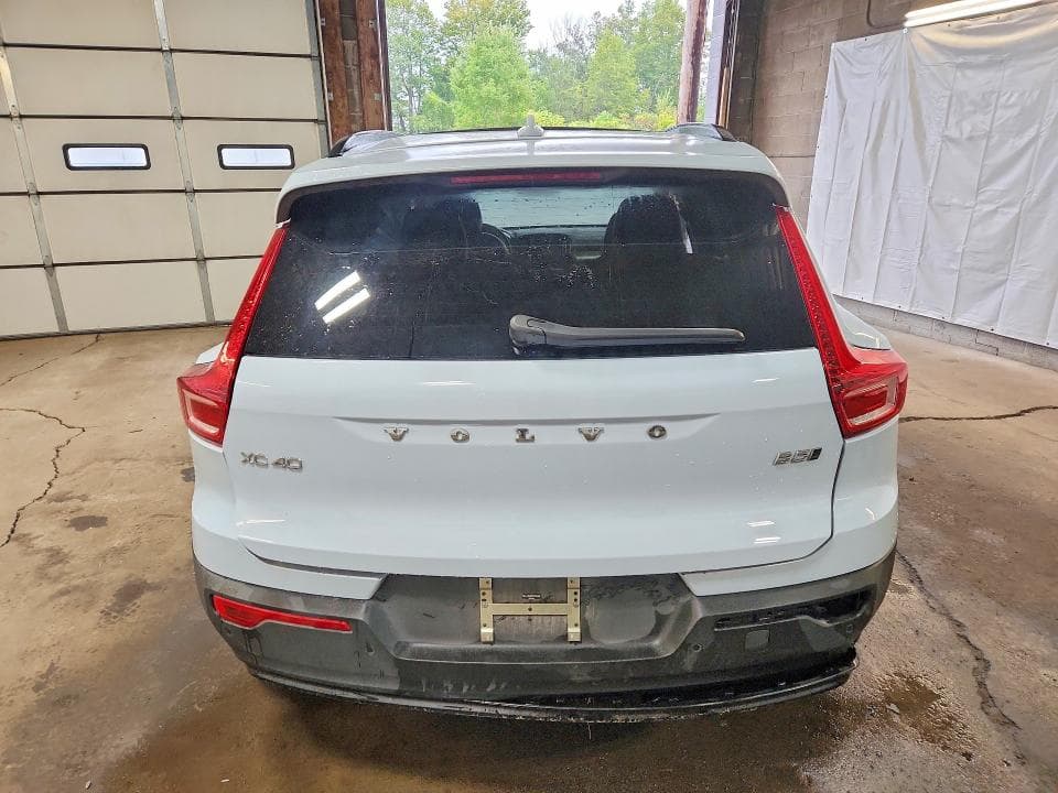 2026 VOLVO XC40 PLUS 6
