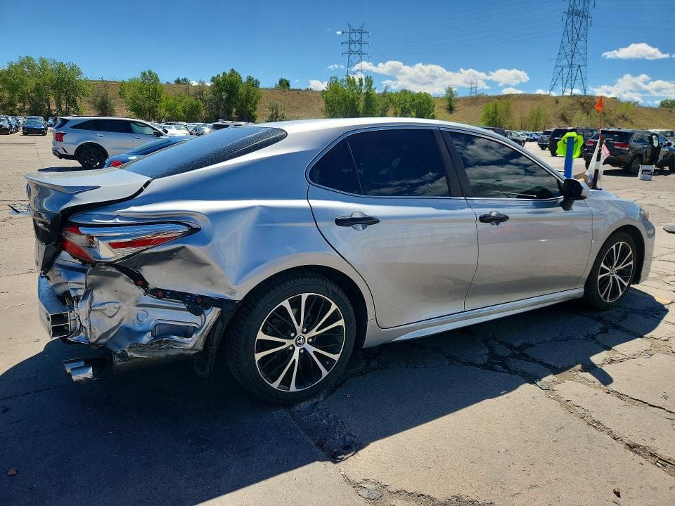 2018 TOYOTA CAMRY SE 3