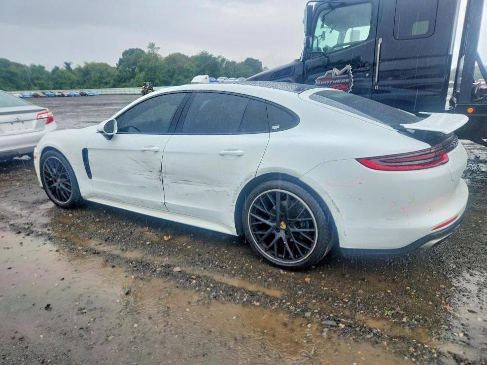 2018 PORSCHE PANAMERA 4 2