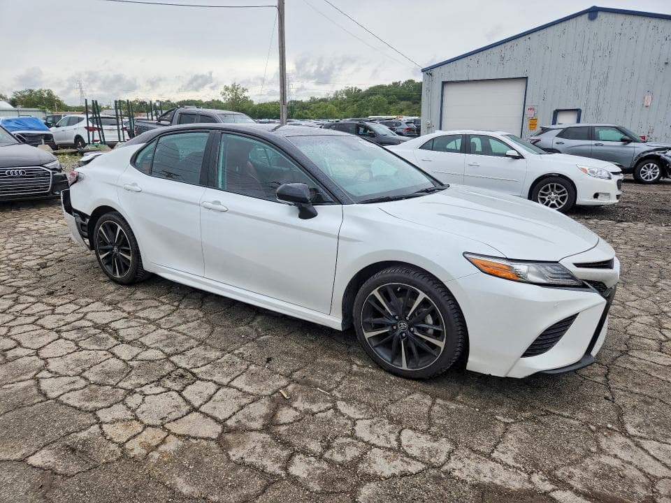 2019 TOYOTA CAMRY XSE 4
