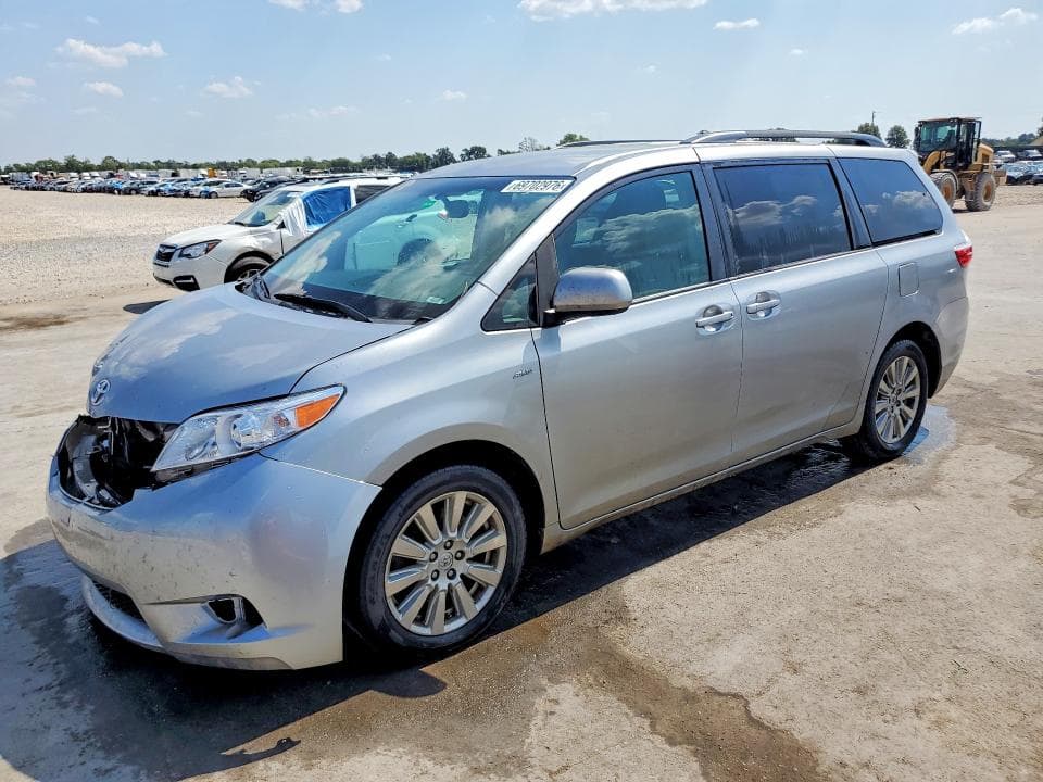 2017 TOYOTA SIENNA LE