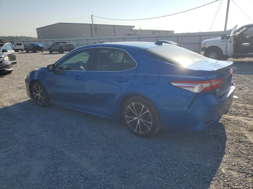 2020 TOYOTA CAMRY SE 2